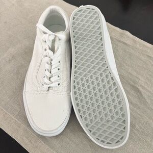 True White Vans Old Skool Shoe
